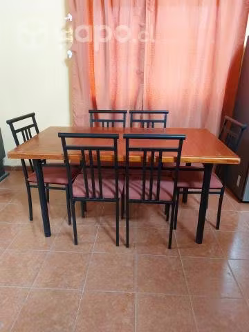 <p>Comedor 6 sillas de madera y metal</p>