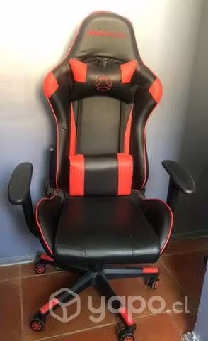 <p>Silla Gamer Momo Design</p>