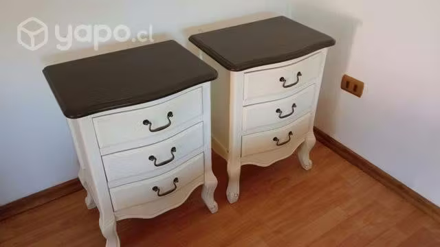 <p>Veladores estilo normando</p>