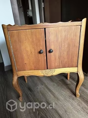 <p>Mesa de luz madera roble</p>