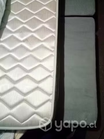 <p>cama de dos plazas con base dividida</p>