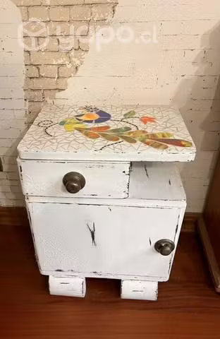 <p>Velador provenzal blanco</p>