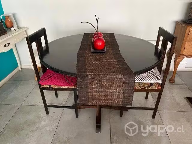 <p>Remato Mesa Comedor con 2 sillas madera</p>