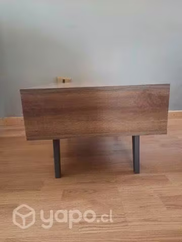 <p>Mesa de centro de madera</p>