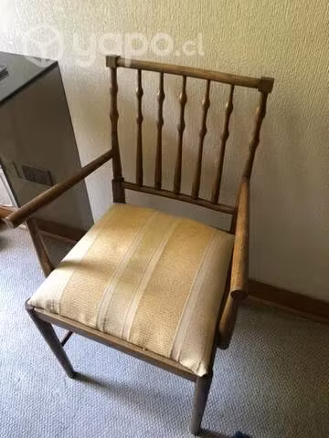 <p>Silla y lámpara</p>