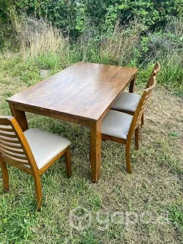 <p>Mesa de comedor 5 sillas</p>