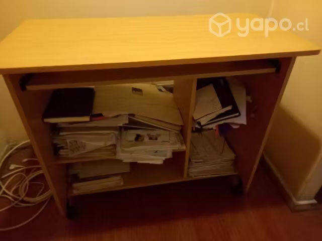 <p>Escritorio con ruedas</p>