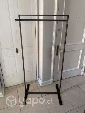 <p>Escafal o Perchero de piso para ropa</p>