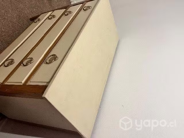 <p>Cómoda Vintage - Buen estado</p>