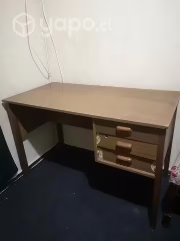 <p>Escritorio con cajones</p>