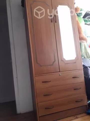<p>Ropero dos puertas y 3 cajones</p>
