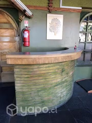 <p>Mesón diseñado para recepción</p>