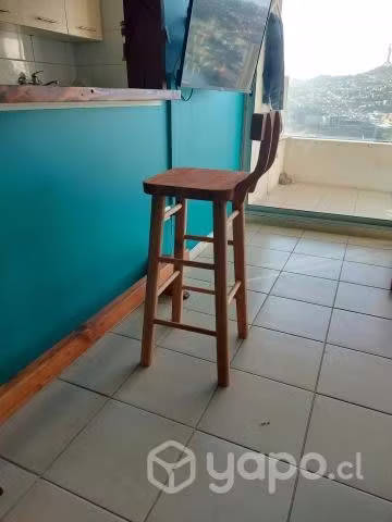 <p>Taburete alto (silla alta) de madera 74 x 31 cm</p>