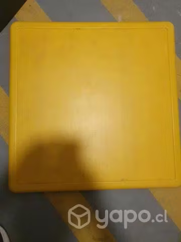 <p>Mesa Cuadrada Plástica</p>