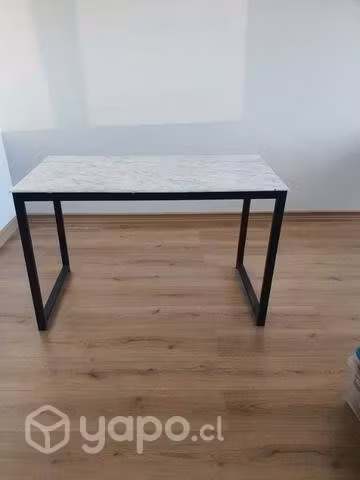 <p>Escritorio en perfecto estado</p>