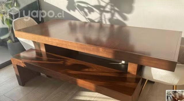 <p>Mesa de comedor con 2 bancas</p>