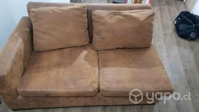 <p>Sillón en L marrón 2 cuerpos – cómodo – $200.000 – Ñuñoa (retiro por comprador)</p>