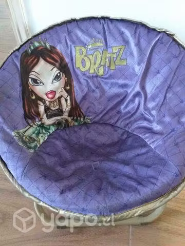 <p>Bratz Bella Silla, morada acolchada y plegable</p>