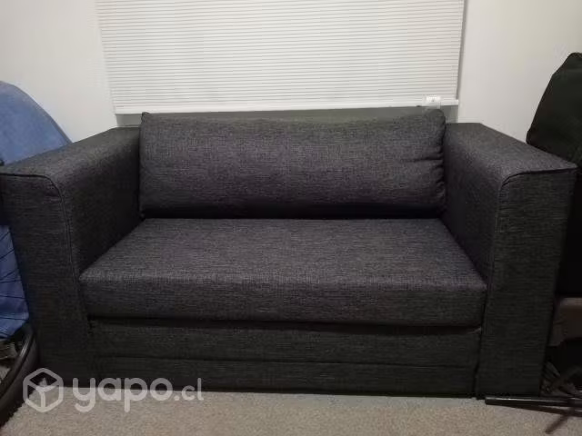 <p>Sofá cama y sillón casi nuevos a la venta</p>