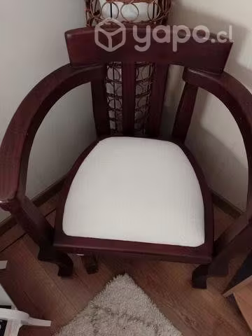 <p>Fitial de madera cubierta de género blanco</p>