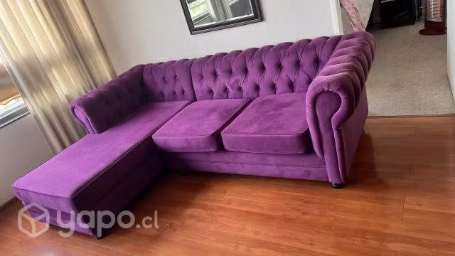 <p>Sofá en L morado</p>