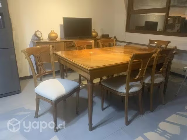 <p>Comedor hermoso de madera impecable</p>