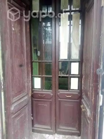 <p>Muebles antiguos, mamparas, puertas de demol</p>