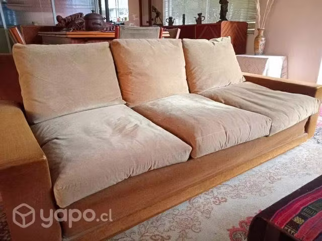 <p>1 sofá, 2 sillones, 2 sítiales + mesa centro</p>