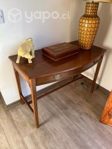 <p>Mesa de Arrimo de primera mitad del siglo XIX</p>