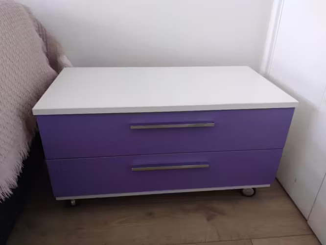 <p>Mueble con cajones para dormitorio</p>