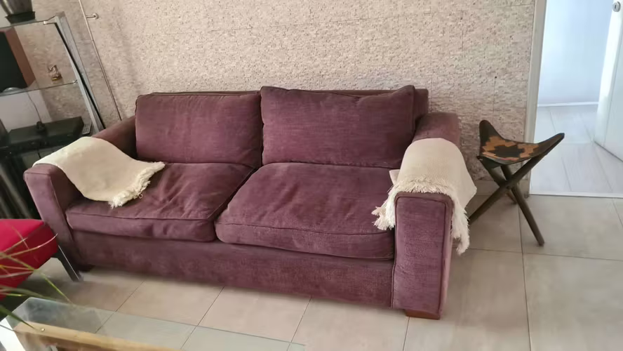 <p>Sofa 2 cuerpo poquisimo uso</p>