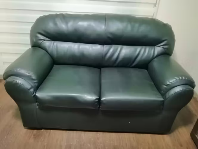 <p>Sillón negro 2 cuerpos eco cuero de alta resistencia</p>