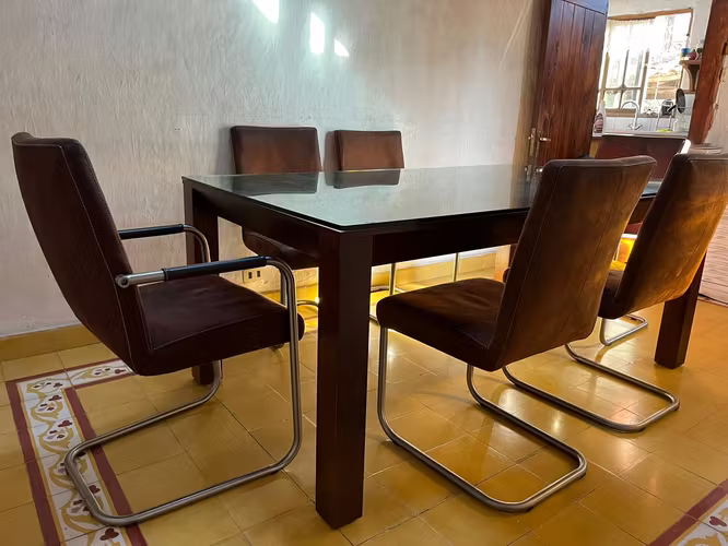 <p>Comedor 6 sillas 180x1mt</p>