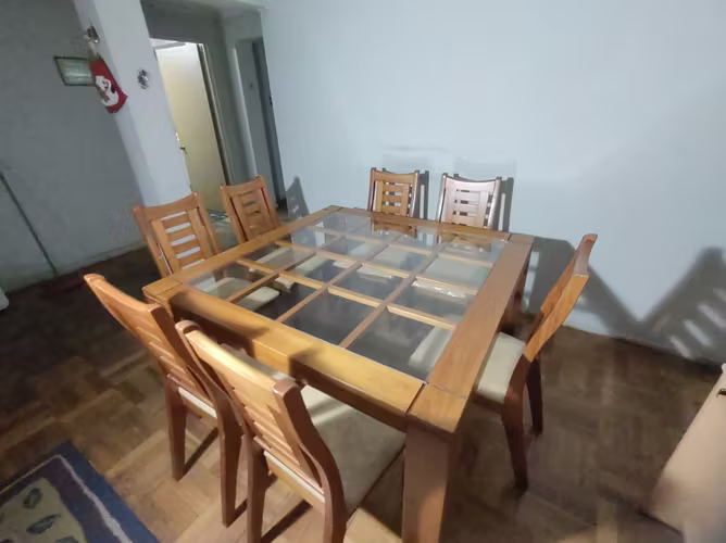 <p>Hermoso comedor madera y vidrio</p>