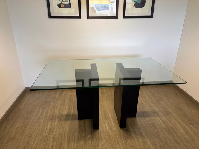 <p>Mesa de comedor  Cristal base madera</p>