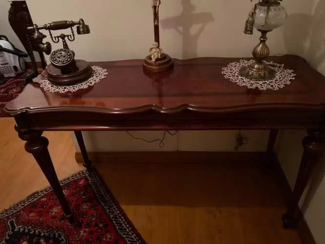 <p>VENDO MESA DE ARRIMO EXCELENTE ESTADO</p>