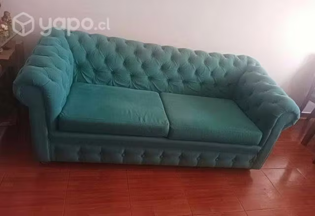 <p>Sofá shesterfield de felpa en perfecto estado</p>