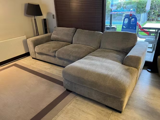 <p>Vendo sofá “just home collection”</p>