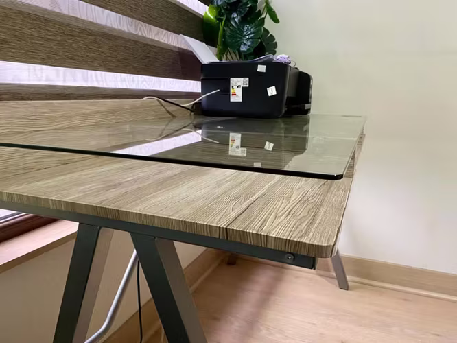 <p>Escritorio 1.20 mt fierro / vidrio / madera</p>
