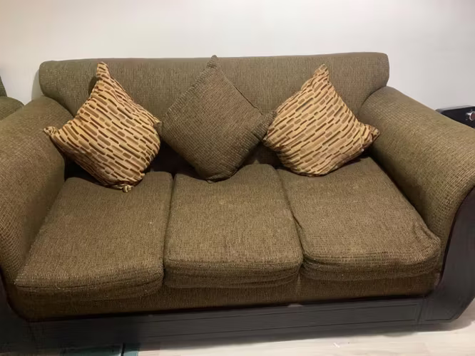 <p>Sillones café en buen estado</p>