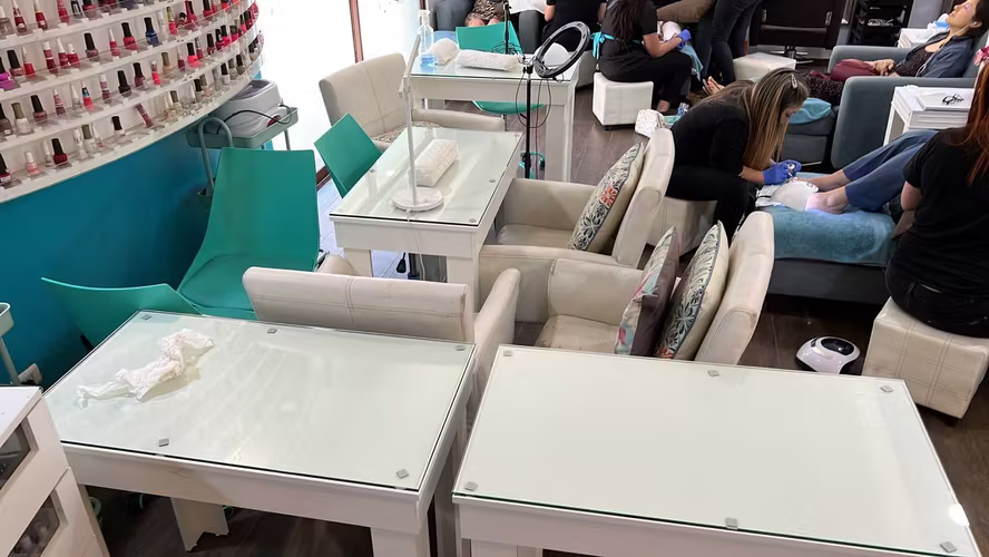 <p>MESA MANICURE</p>