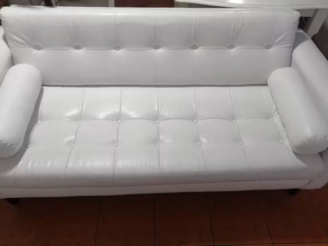 <p>Vendo sillón de 3 cuerpos</p>