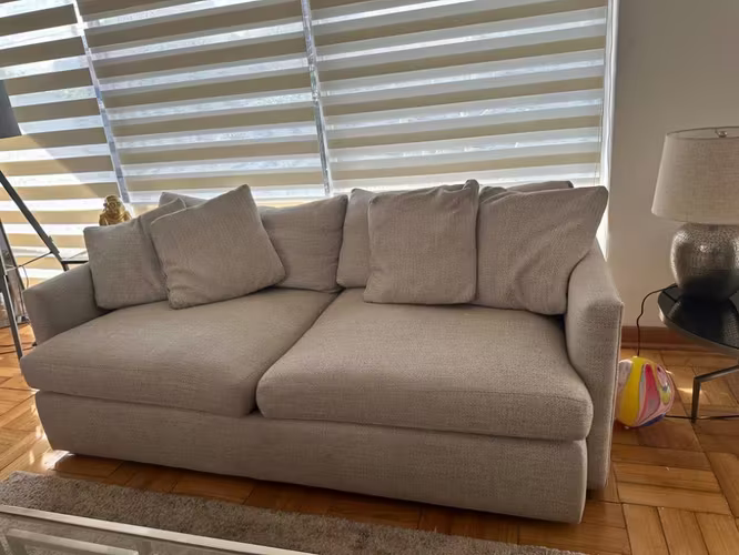 <p>Sofa  Americanl crate Barrel.</p>