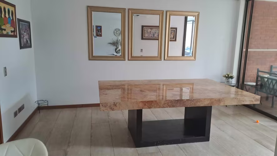 <p>Vendo mesa de mármol 2,10 x 1,30</p>