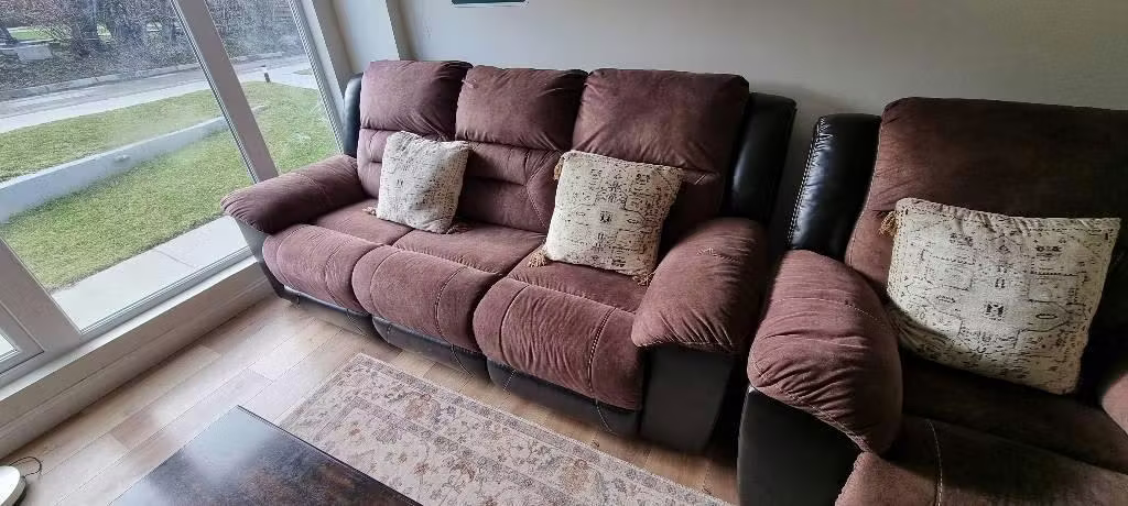 <p>Sofá 3 cuerpos y Bergere reclinables Ashley</p>