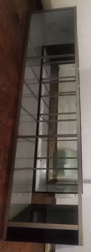 <p>Vitrina de vidrio 6 divisiones</p>