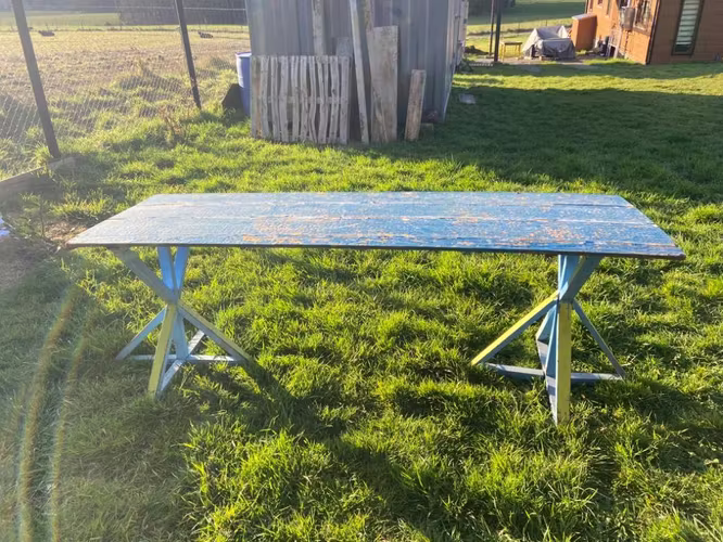 <p>Mesa de madera</p>