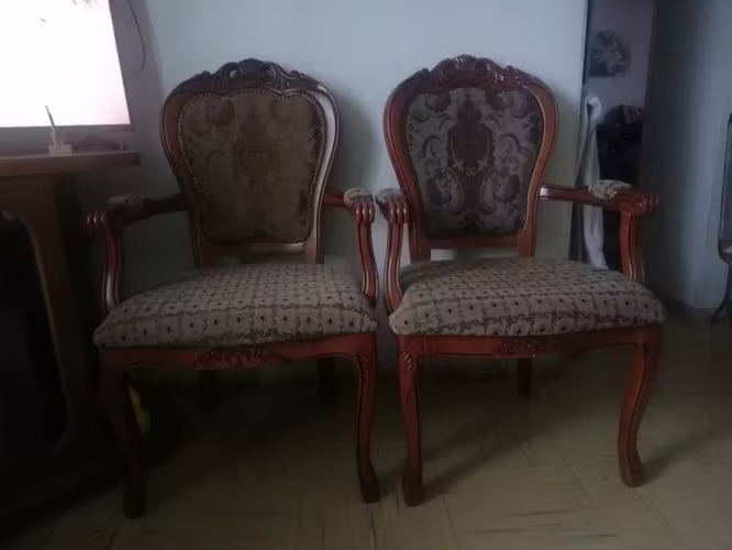 <p>Sillas Madera Nuevas</p>