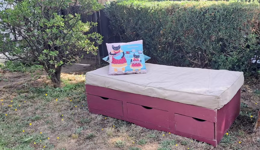 <p>Sofa cama, diván, cajonera, mueble</p>