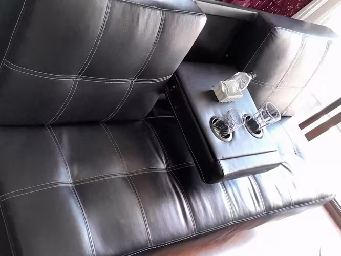 <p>FUTON CAMA ECOCUERO color negro excelente</p>